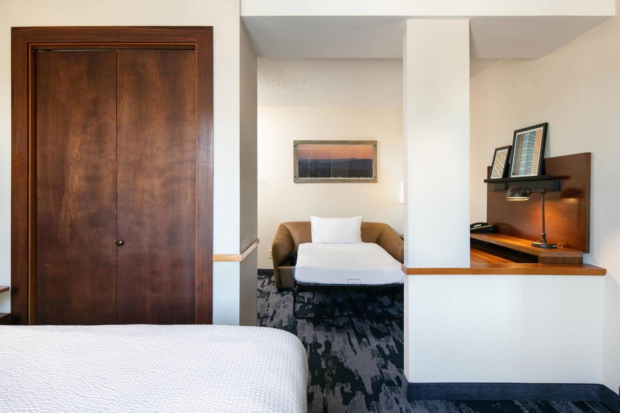 Fairfield Inn & Suites By Marriott Tulsa Central Exterior photo
